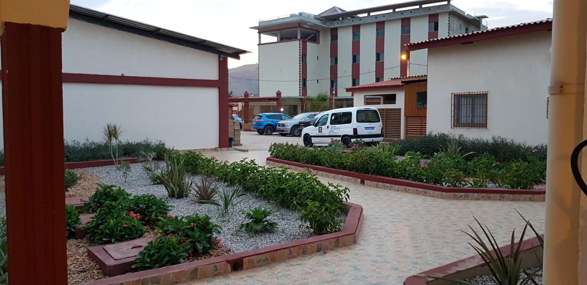 Hotel La Rose Blanche Korhogo Dış mekan fotoğraf