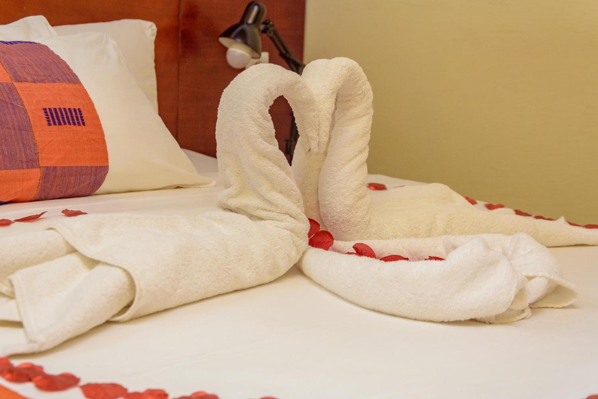 Hotel La Rose Blanche Korhogo Dış mekan fotoğraf