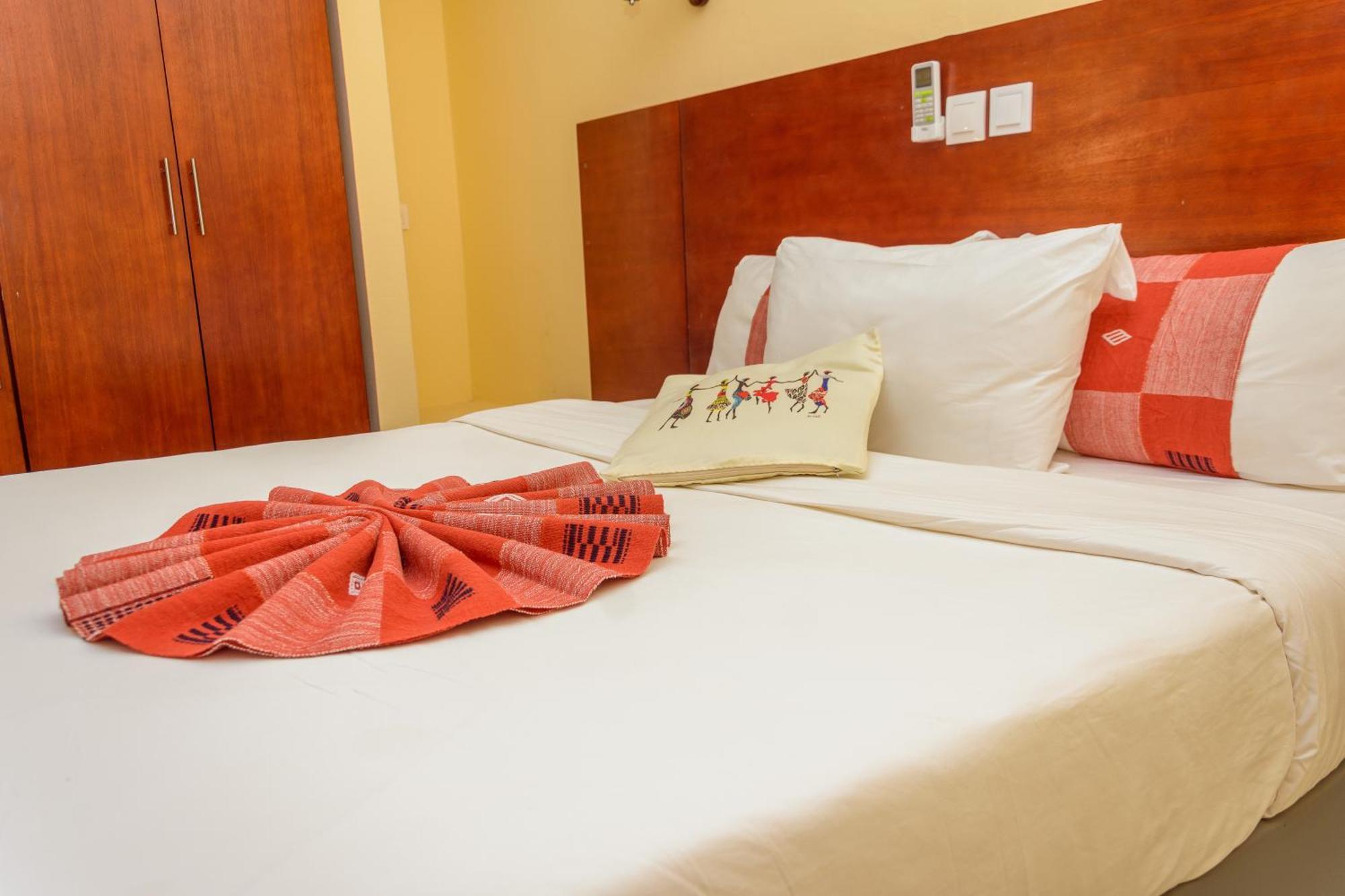 Hotel La Rose Blanche Korhogo Dış mekan fotoğraf