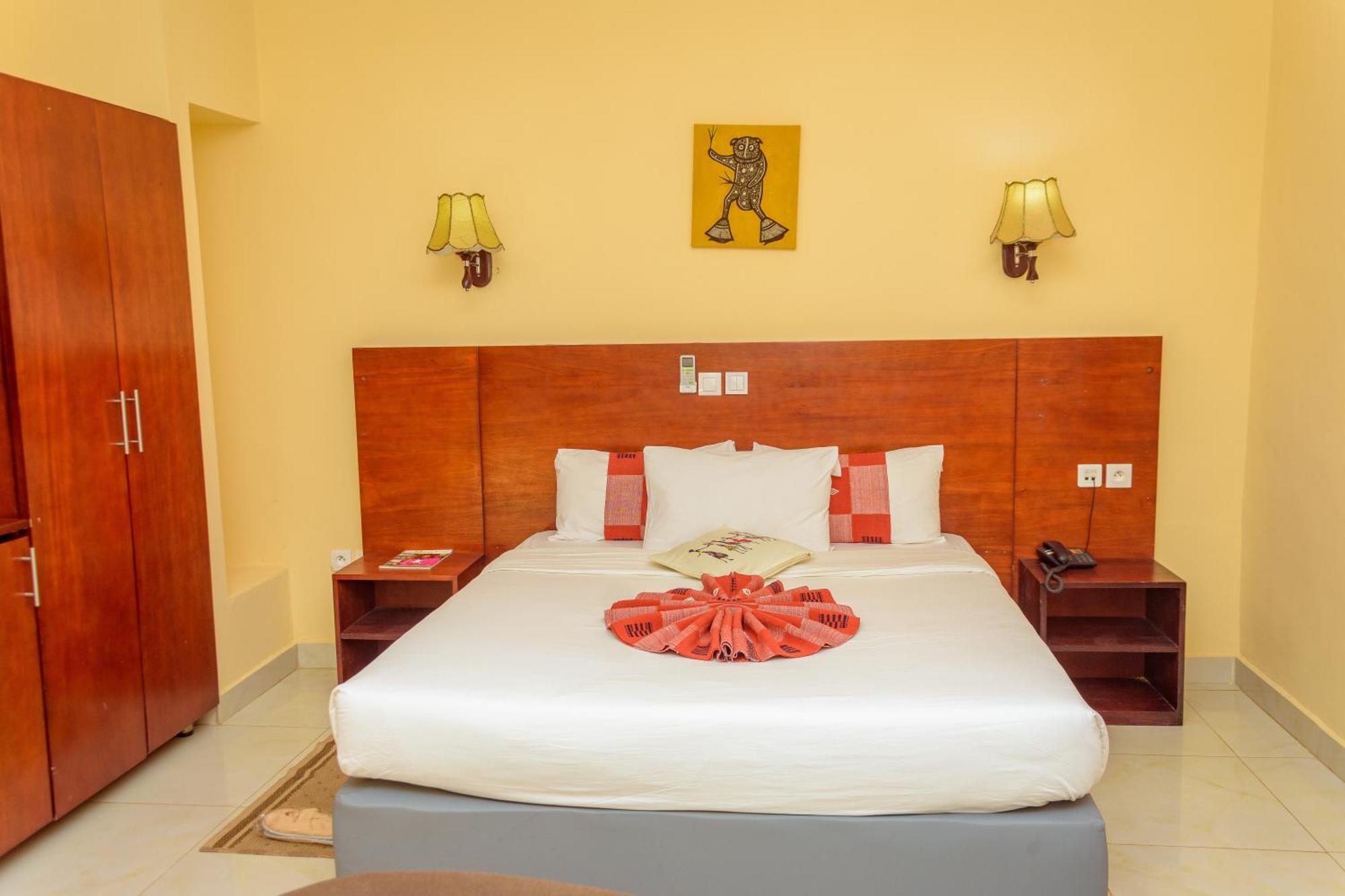 Hotel La Rose Blanche Korhogo Dış mekan fotoğraf