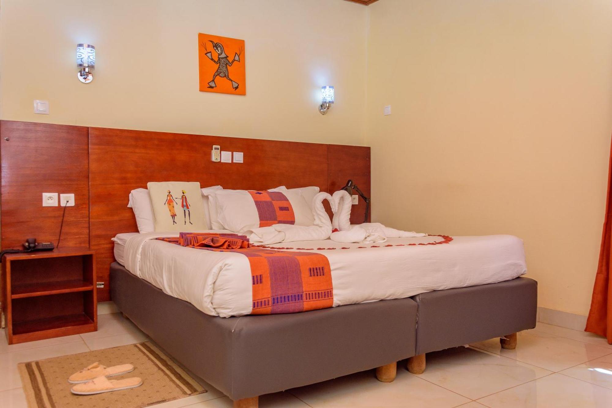 Hotel La Rose Blanche Korhogo Dış mekan fotoğraf