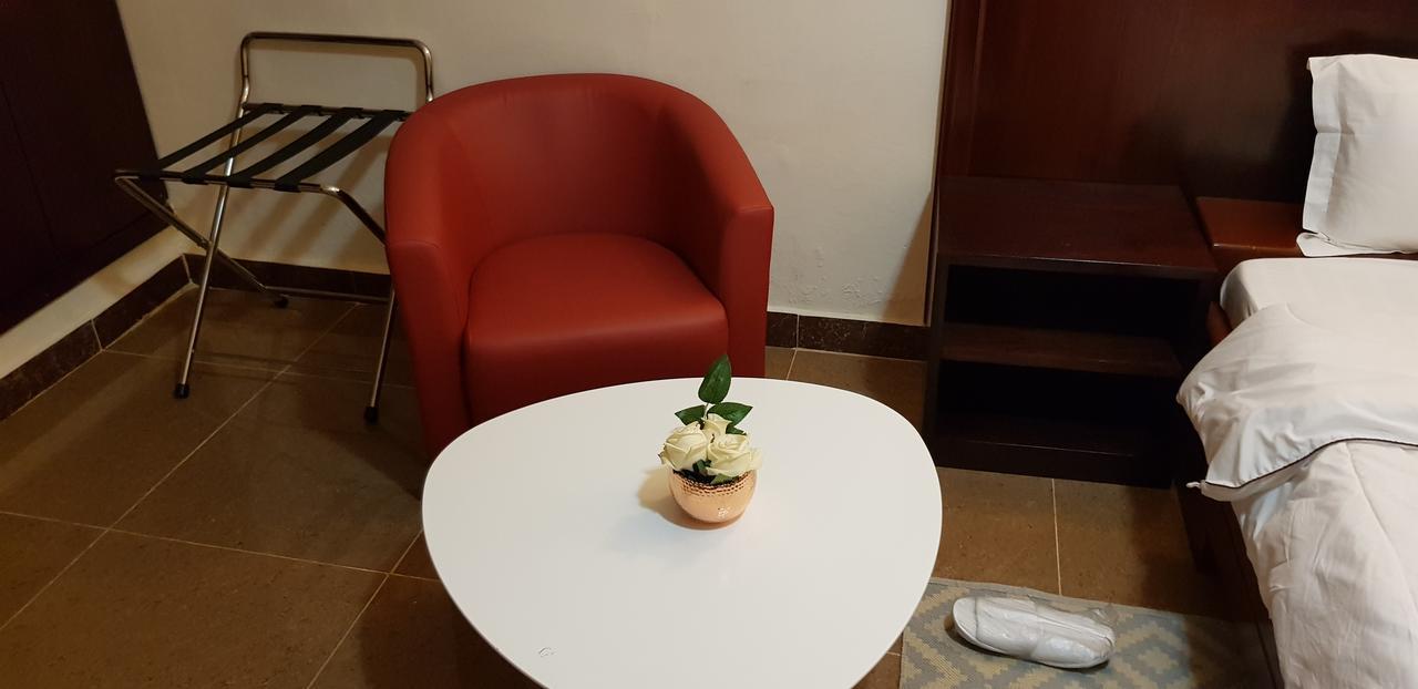 Hotel La Rose Blanche Korhogo Dış mekan fotoğraf