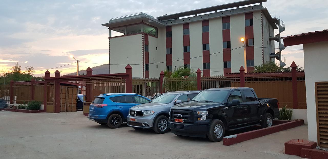 Hotel La Rose Blanche Korhogo Dış mekan fotoğraf