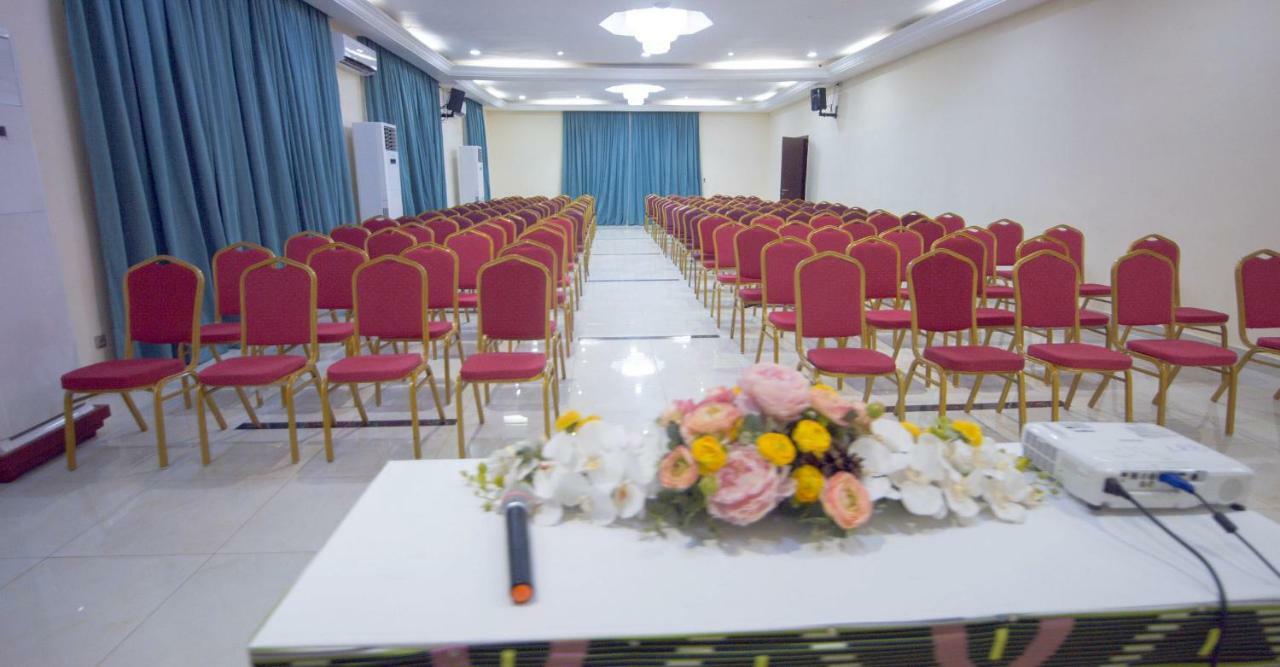Hotel La Rose Blanche Korhogo Dış mekan fotoğraf